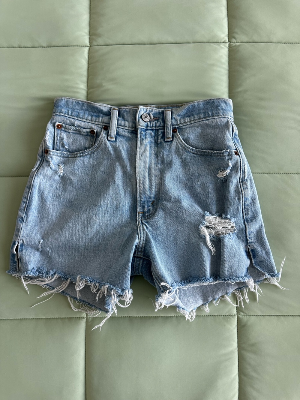 Abercrombie & Fitch The 4” Mom Short High Rise
